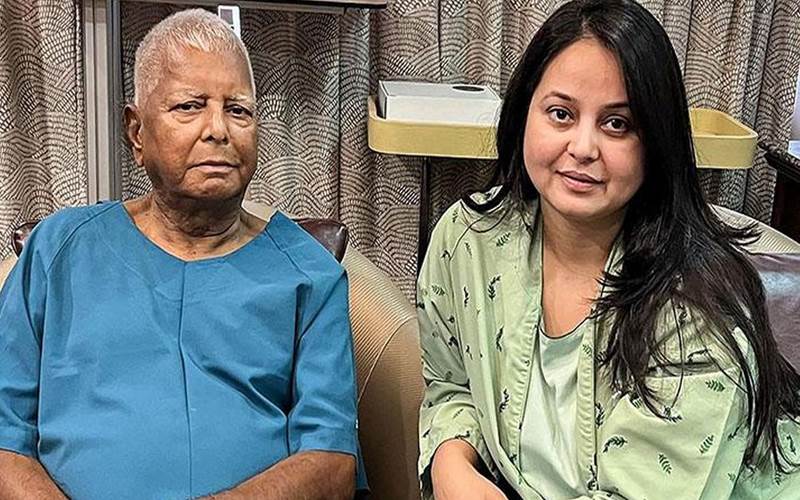 مجھے مارنے کے لیے چپل اٹھائی گئی، روہنی آچاریہ کا الزام، خاندان اور پارٹی دونوں مشکل میں